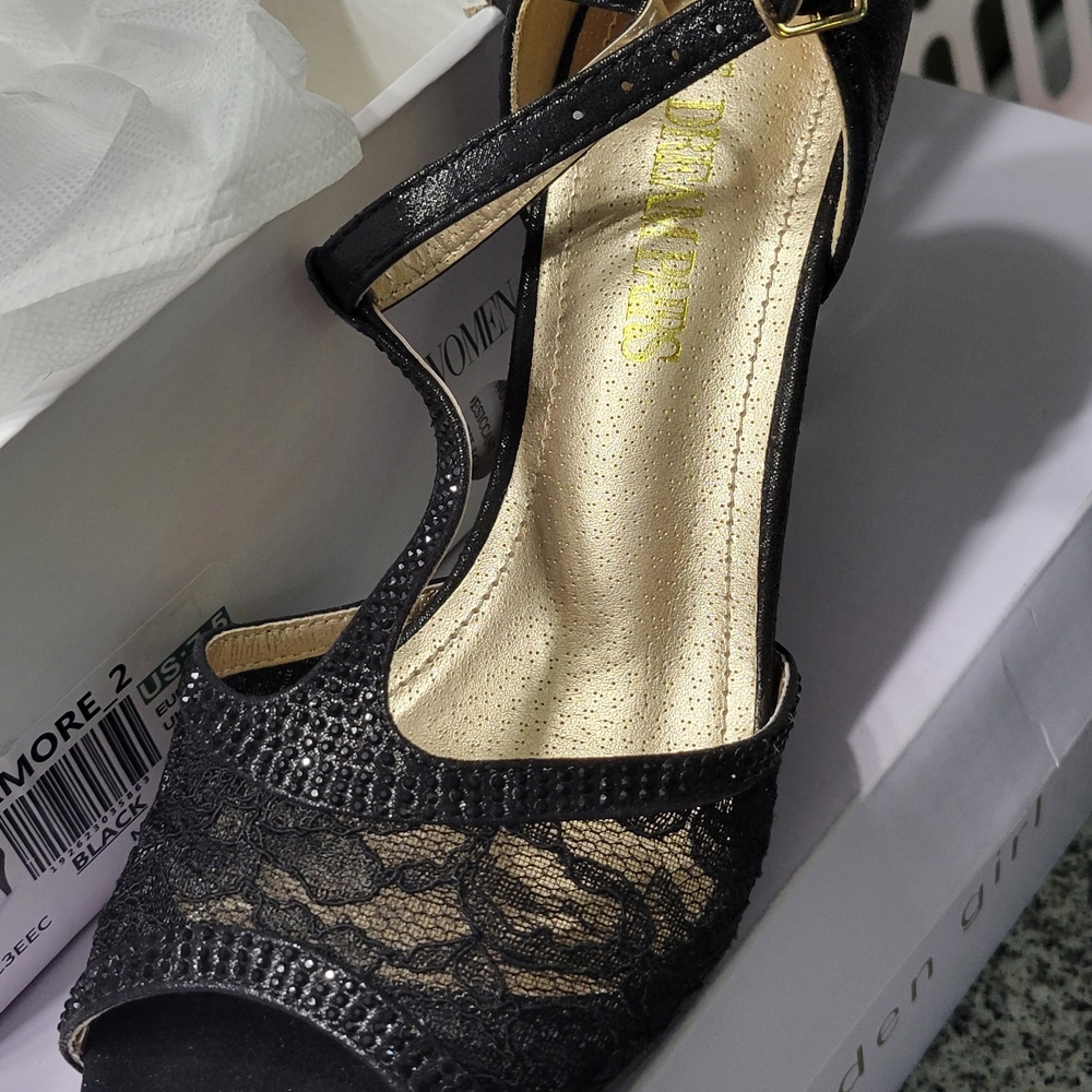 Dream Pairs Black and Gold Lace Heels